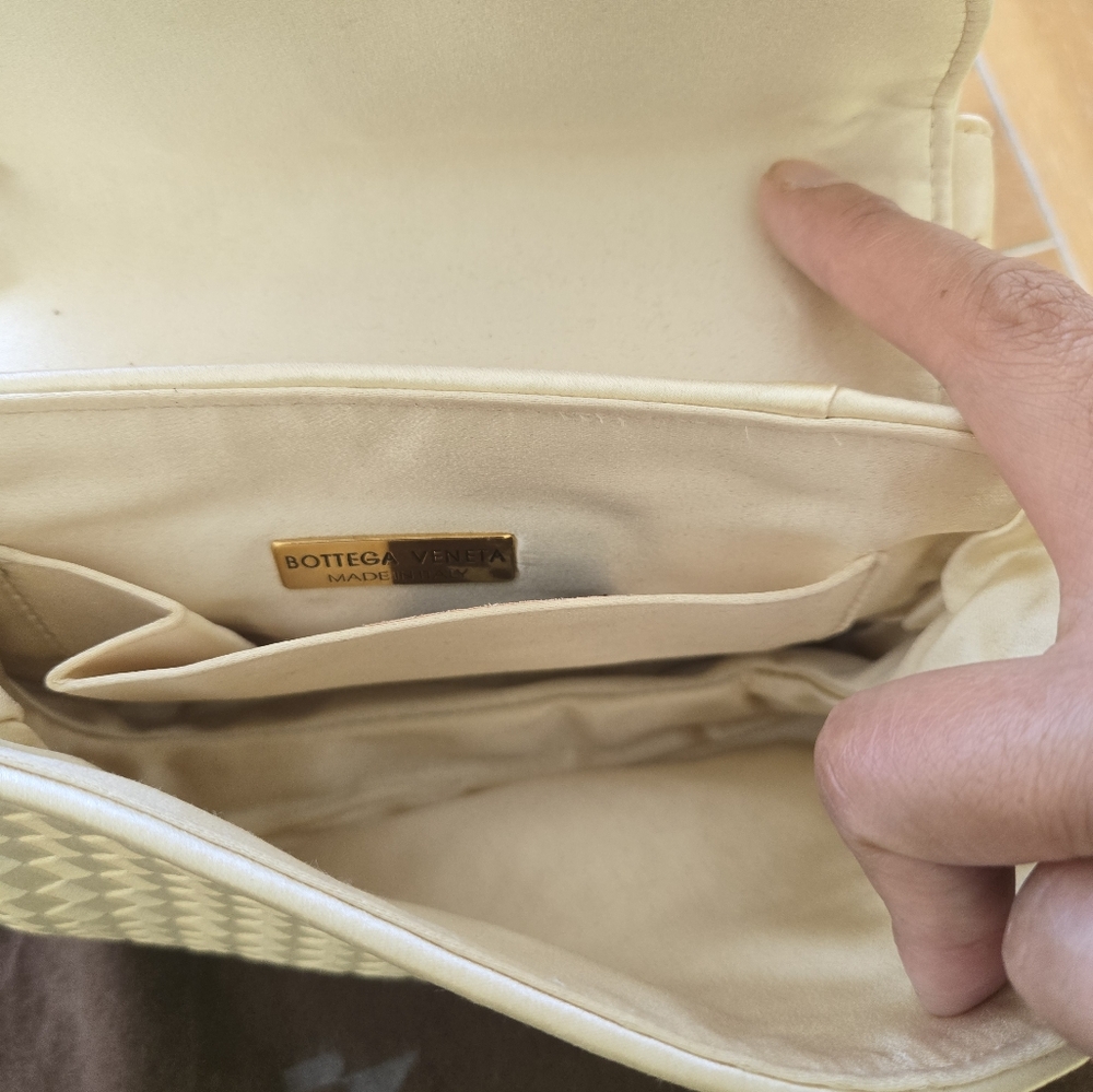 Bottega Veneta Cream Shoulder Bag - Picture 4 of 8